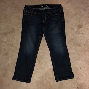 Dark wash American Eagle denim artist crop